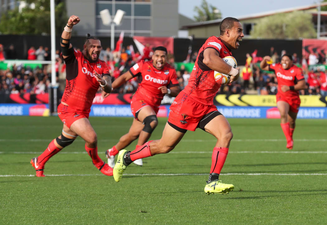 Team mates celebrate as Tonga's William Hopoate scores