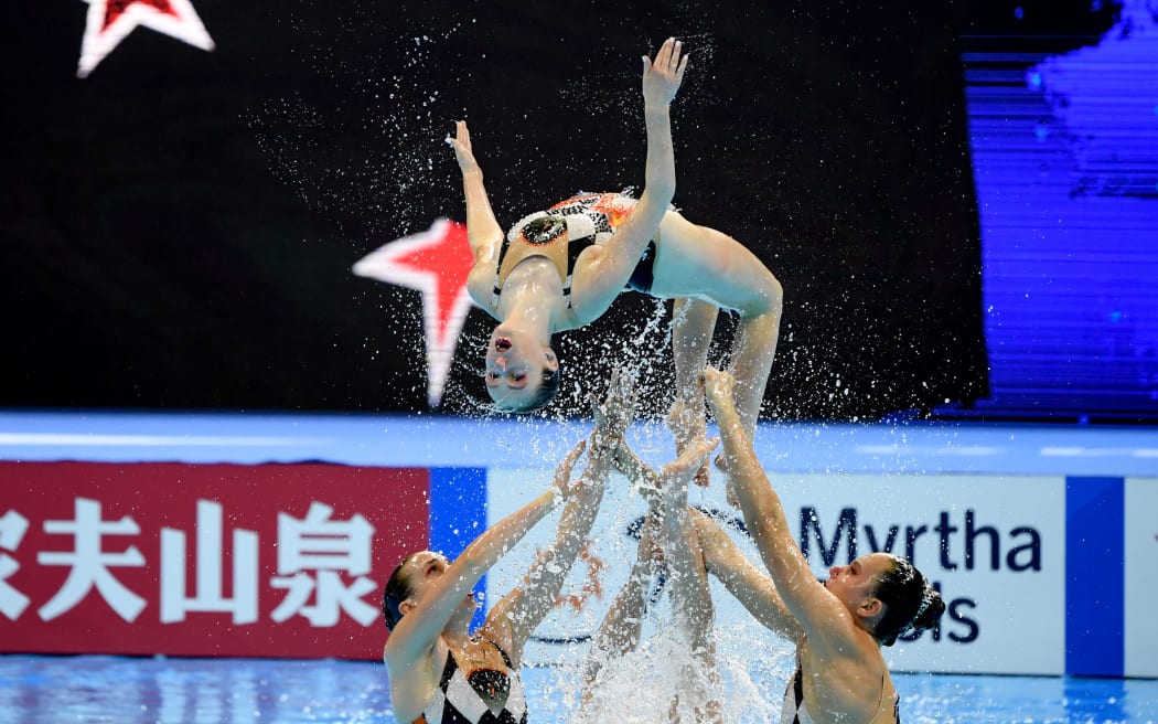 2019년 7월 17일 대한민국 광주에서 열린 제18회 FINA 세계수영선수권대회 여자 테크니컬 수영 자유형(싱크로) 단체전에서 뉴질랜드가 경기를 펼치고 있다. 사진 저작권: Delly Carr/www.photosport.nz