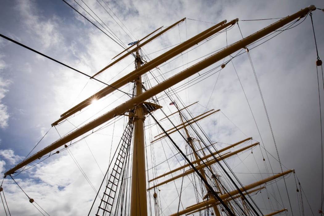 15 May 2020, Wewelsfleth: View into the rigging of the four-masted barque "Peking" at the Peters shipyard.