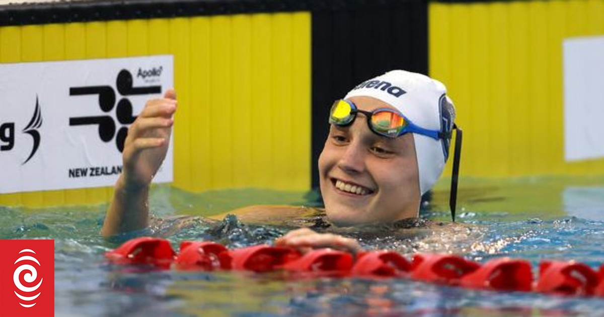 15-year-old breaks NZ record as Clareburt claims fifth gold