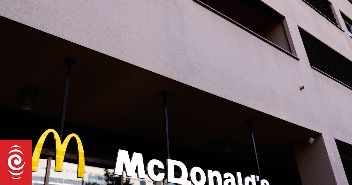 Wānaka is not loving it: Residents fight plans for fast food outlet - Vimarsana News