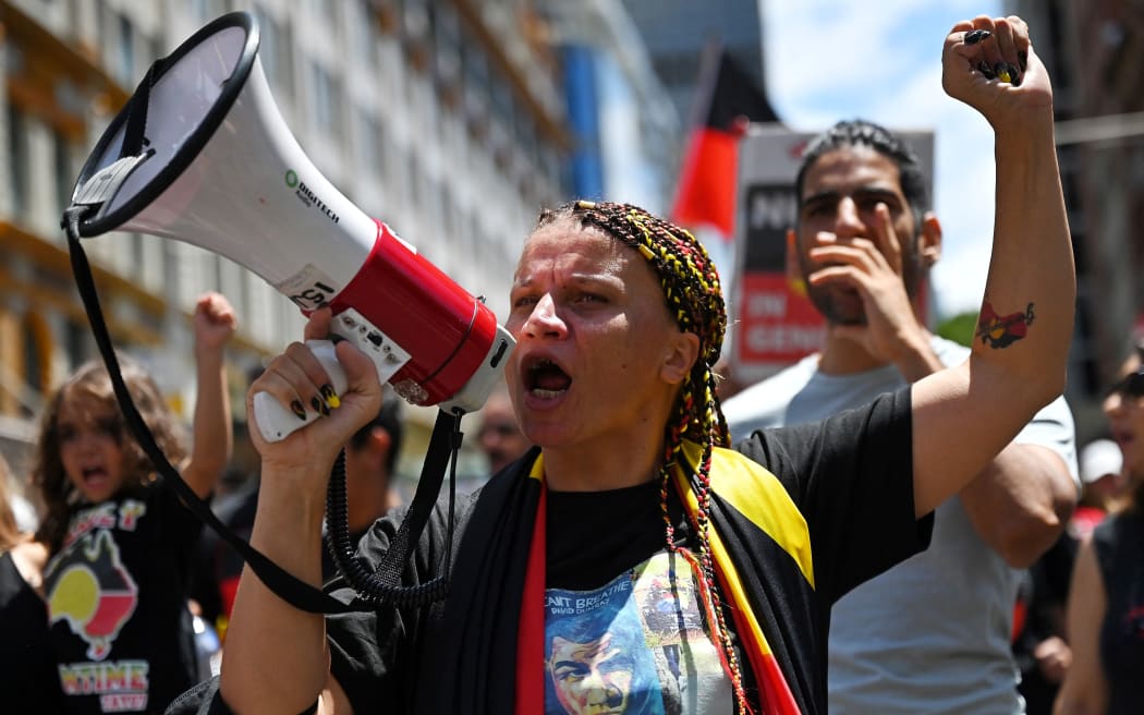 Les manifestants participent 