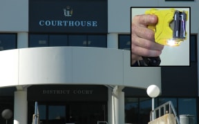 The Hamilton District Court with an inset image of a police officer firing a taser (close-up, file photo).