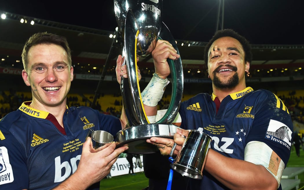 Ben Smith and Nasi Manu hold the Super Rugby trophy aloft after the Highlanders historic win.