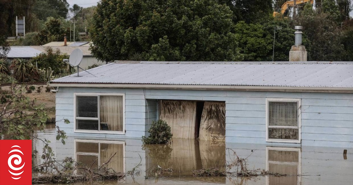 Cyclone Gabrielle: Fears cyclone death toll will rise, as body seen floating in water