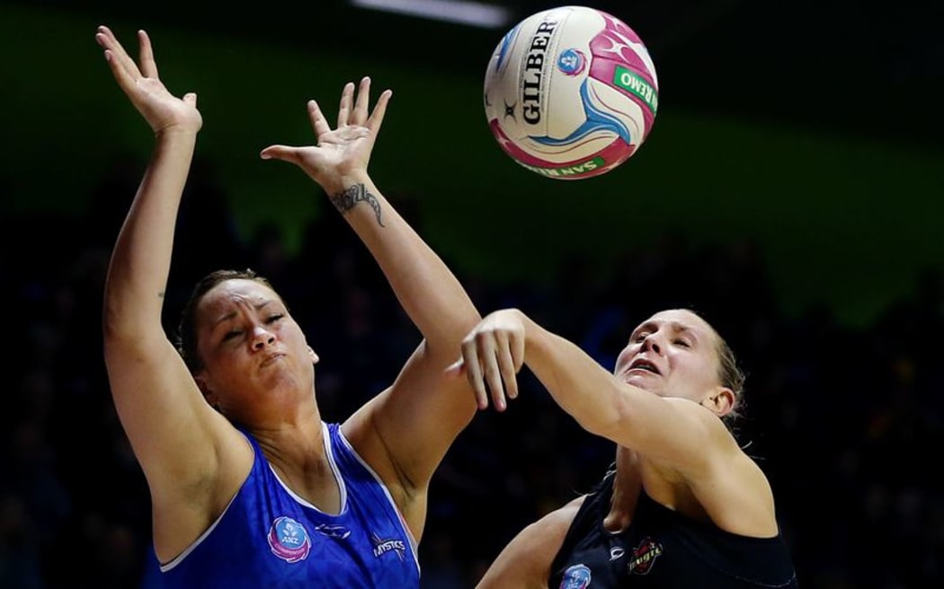 Casey Kopua of the Magic competes against Cathrine Latu of the Mystics in the 2015 ANZ Championship Conference Final, Northern Mystics v WBOP Magic, The Trusts Arena, Auckland, New Zealand. 8 June 2015. Photo: Anthony Au-Yeung / www.photosport.co.nz