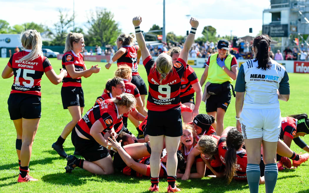 Cindy Nelles of Canterbury scores the winning try and team mates celebrate during the Farah Palmer Cup Final vs Waikato, at Rugby Park, Christchurch, New Zealand, 31st October 2020.