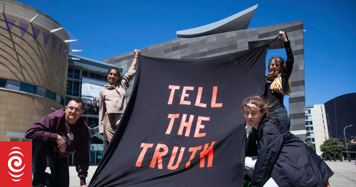 Te Papa protest: It's a mistake to ignore 'painful' parts of history, museums boss says - Vimarsana News