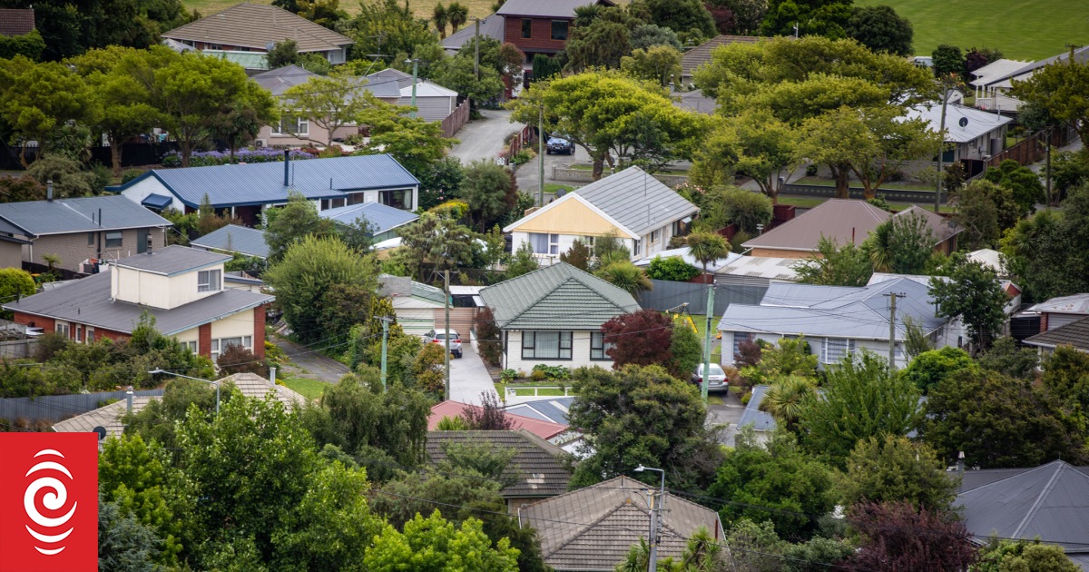 Ceny domów nadal spadają, a mediana wartości spadła o 1,8% w ciągu trzech miesięcy