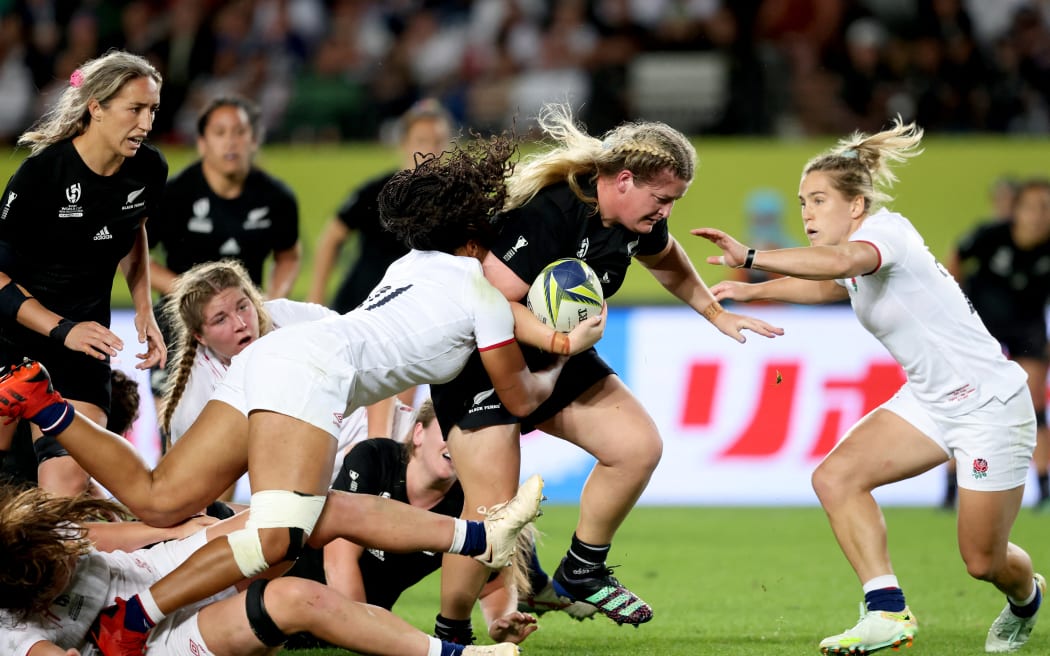 England's Sadia Kabeya tackles Black Fern Luka Connor during the Rugby World Cup final match.