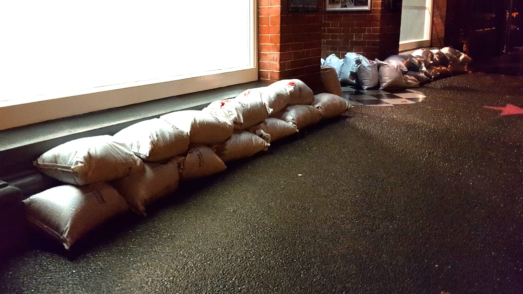 ex-Cyclone Debbie: Sandbagging at Taupo Quay in Whanganui on 4 March 2017.