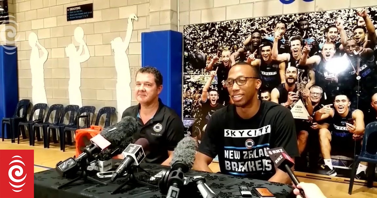 Breakers forward Akil Mitchell describes moment his eye fell out | RNZ