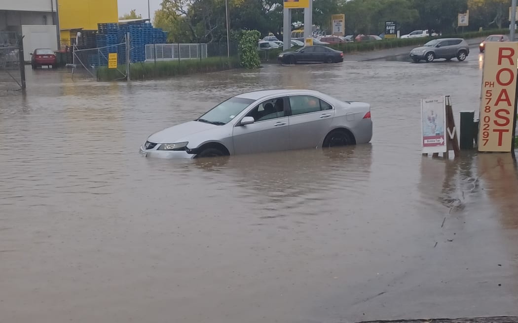 In pictures Widespread flooding as Auckland hit with heavy rain RNZ News