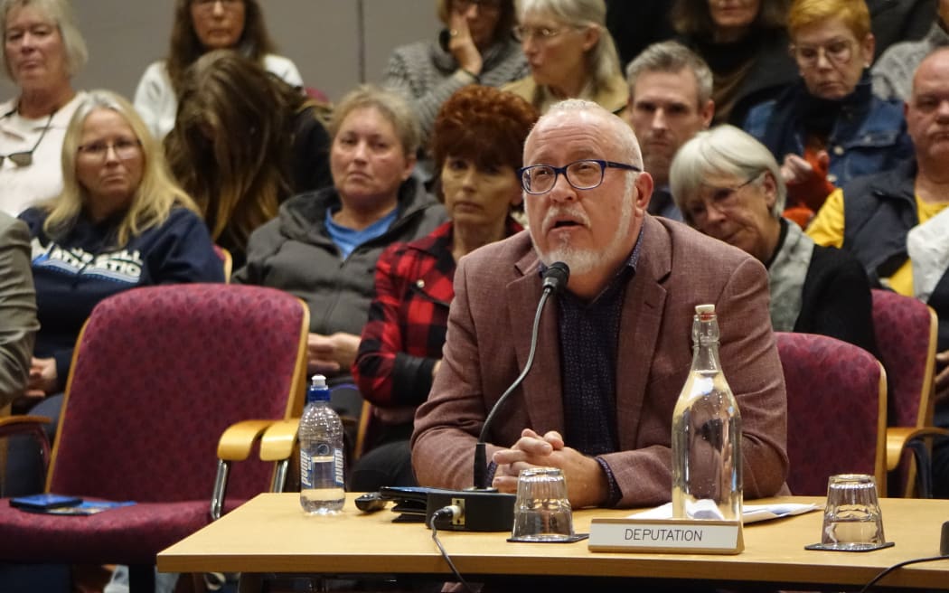 Chris Lind speaks at a New Plymouth council meeting