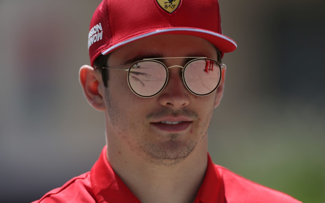 La star della Formula 1 Leclerc chiede ai fan di lasciarsi andare