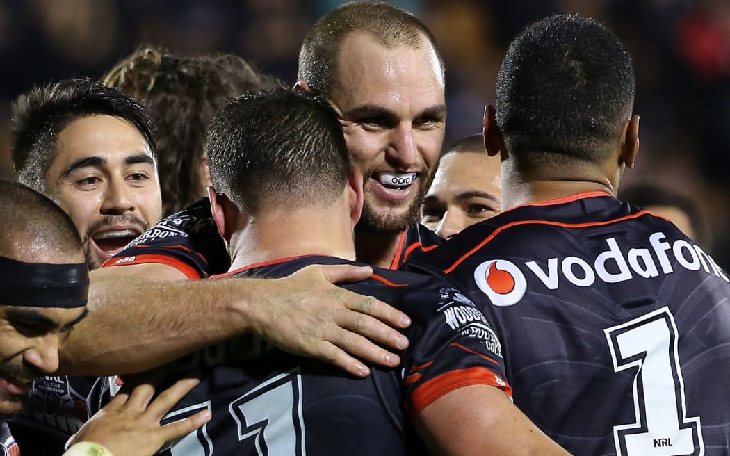 Simon Mannering, centre, celebrates a try with the team