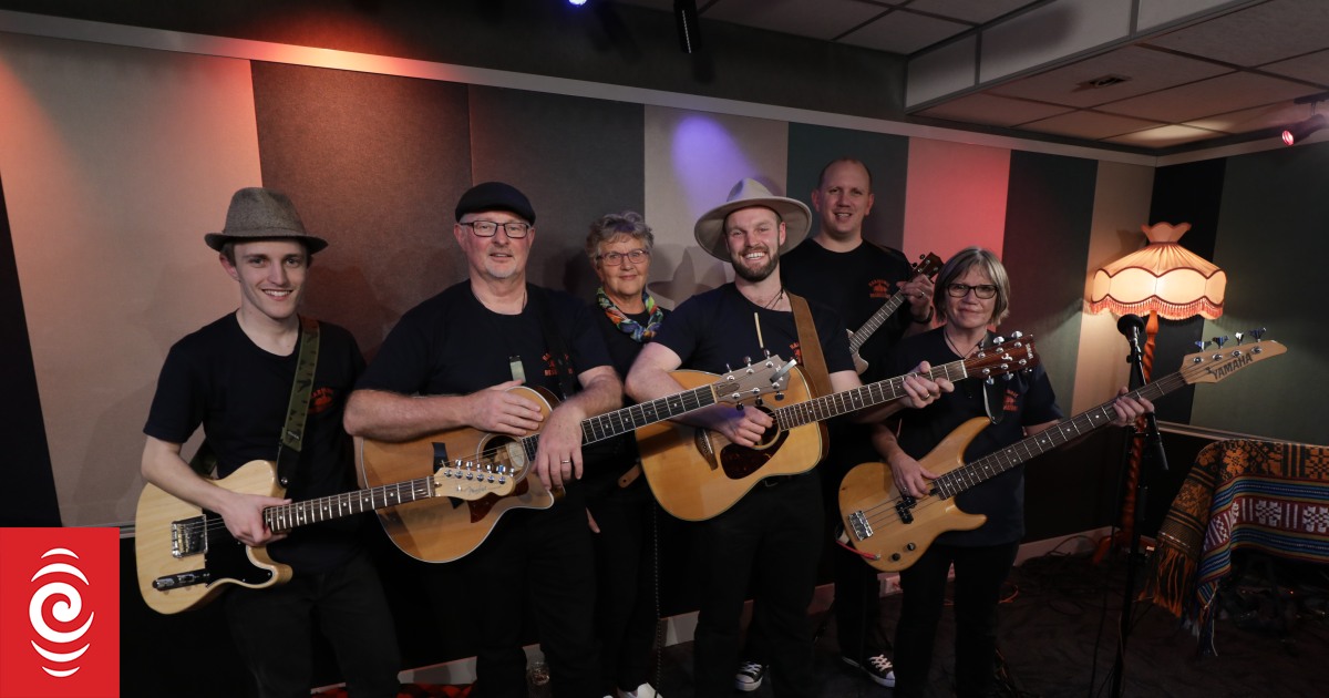 The Harmonic Resonators perform a Māori folk song medley RNZ