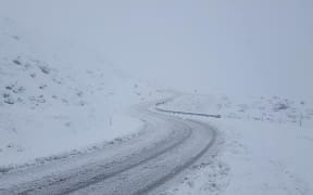Several cars have been reportedly stranded at the top of the Crown Ranges in Queenstown after heavy snowfall.