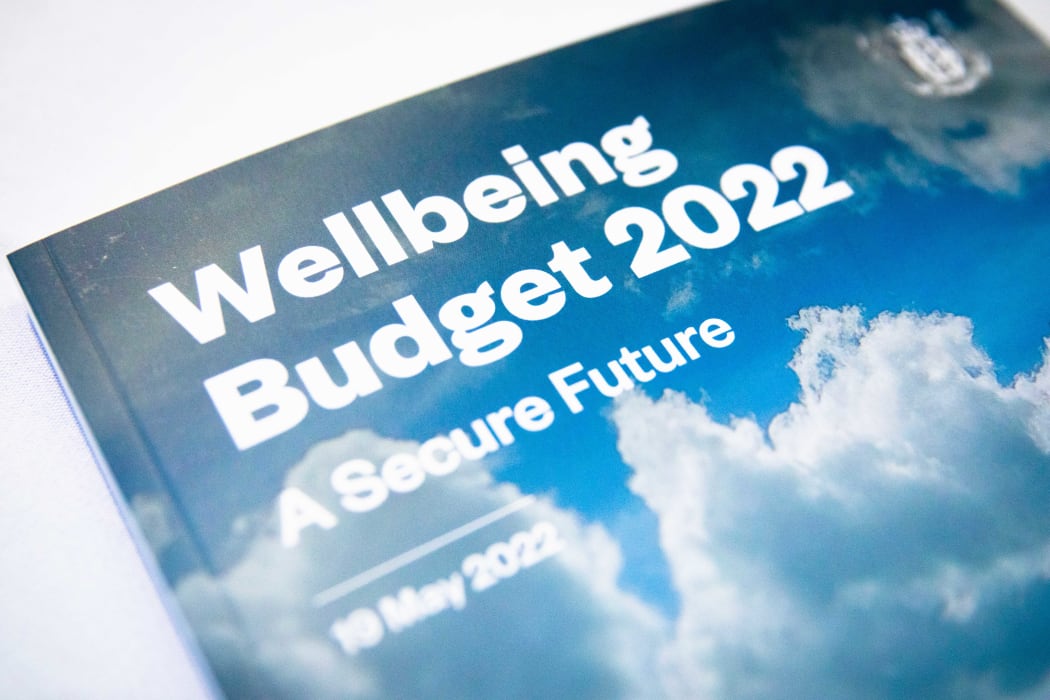 Budget 2022 Costofliving payment hands 350 to families