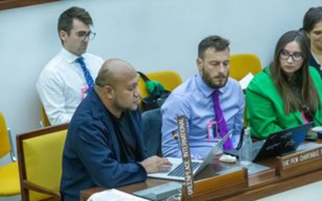 Joy Tao de Bang (à gauche) avec des membres de Greenpeace International et de la Pacific Blue Line