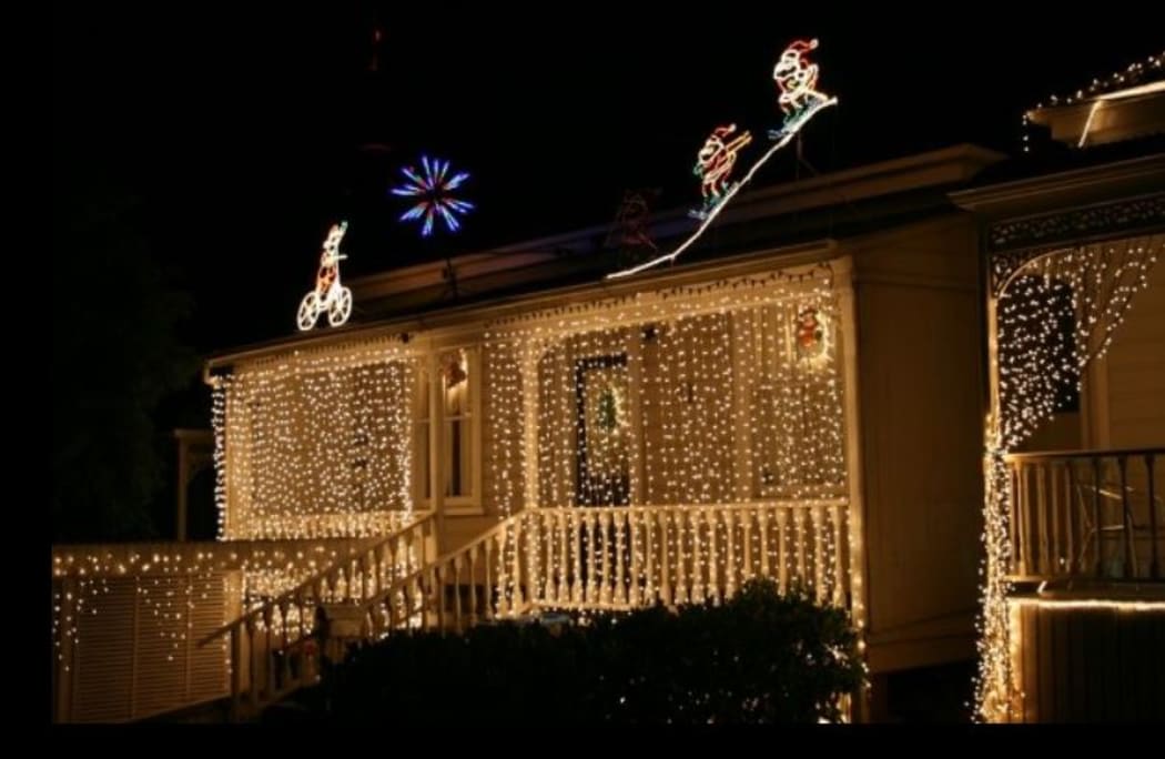 Franklin Rd residents will light up Christmas despite roadworks RNZ News