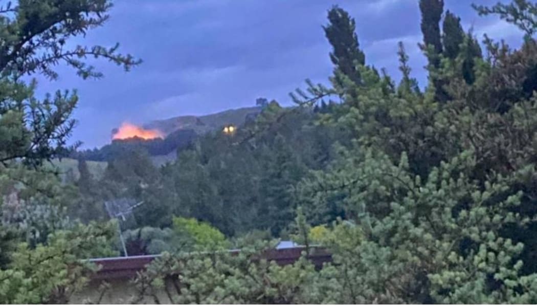 Fire Crews Extinguish Te Mata Peak Blaze Rnz News 5336