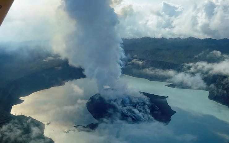 An aerial photo taken on 25 September by vulcanologist Thomas Boyer of Manaro Voui volcano.