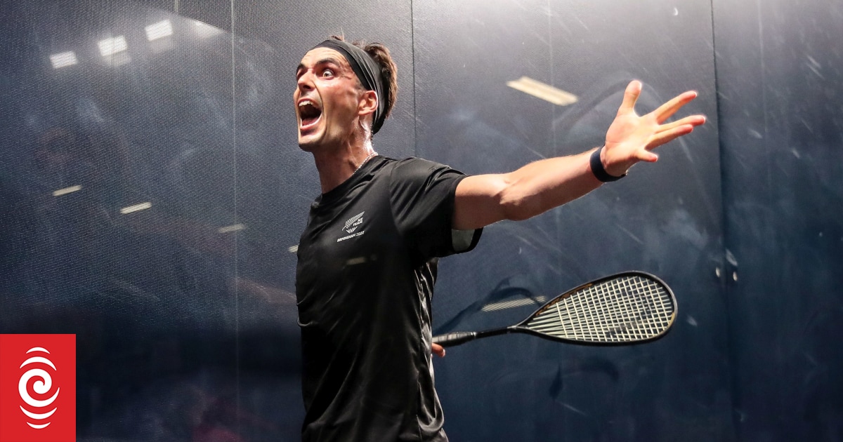 Paul Coll wins London squash title