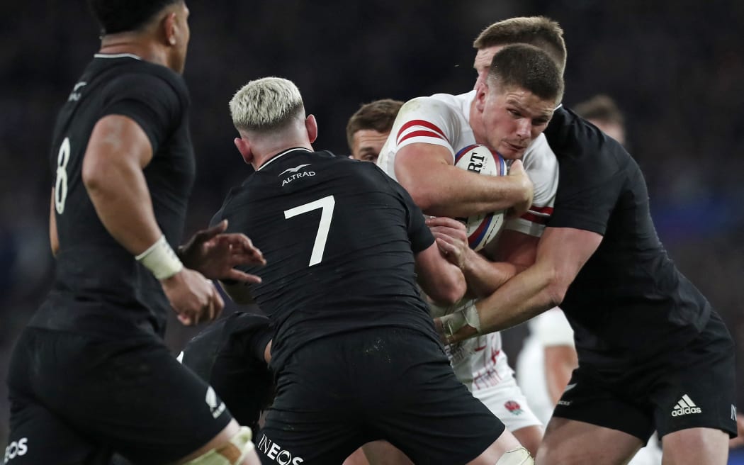 England centre Owen Farrell attempts to push forward with the ball during the Autumn Nations Series International rugby union match between England and New Zealand at Twickenham stadium, in London, on November 19, 2022.