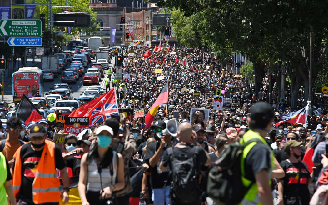 Les manifestants participent 