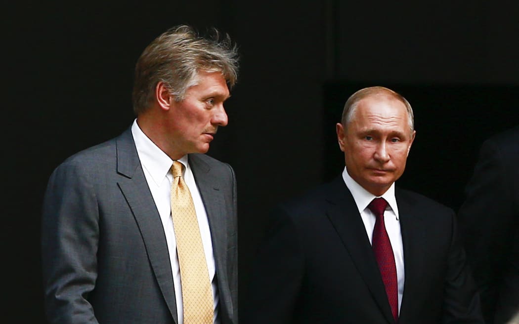 Le porte-parole du Kremlin Dmitri Peskov (à gauche) assistant à la question et réponse annuelle du président russe Vladimir Poutine à Moscou, Russie, le 20 juin 2019.