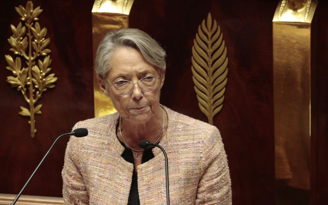 Le Premier ministre français Elisabeth Borne s'exprimant lors de la discussion d'un vote de défiance (