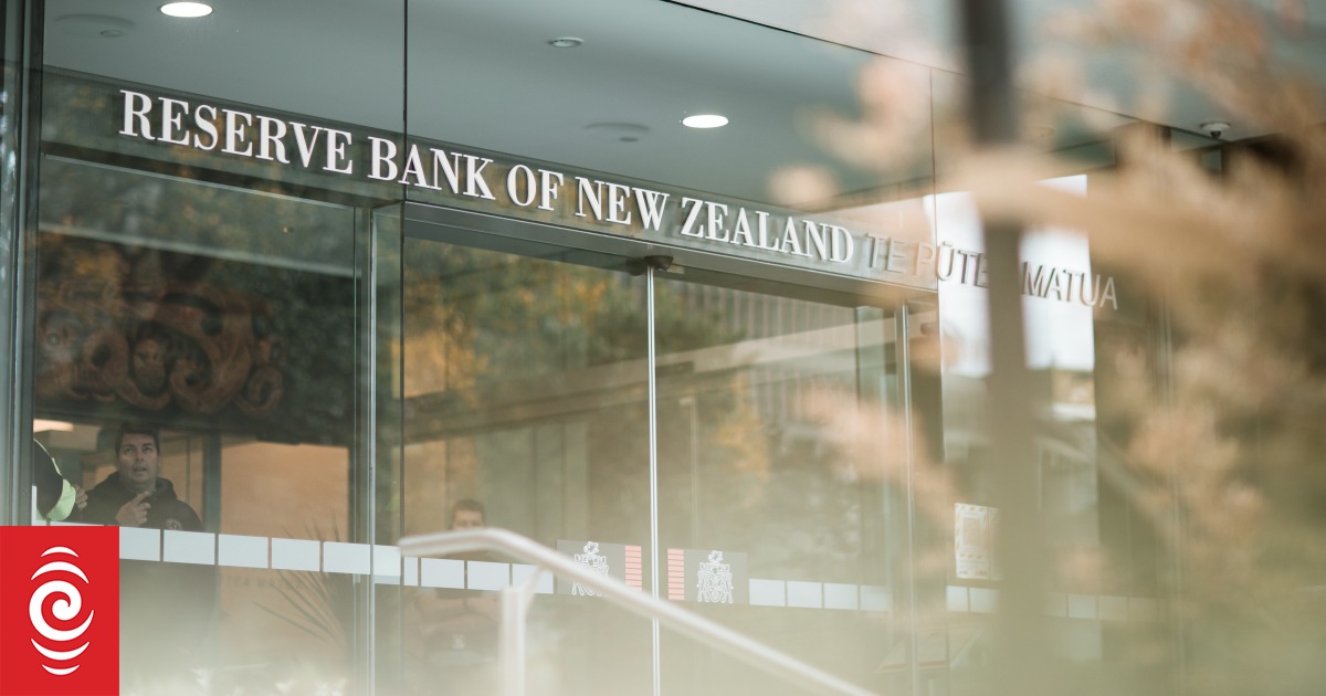Reserve Bank planning to boost foreign cash, but amount unknown thumbnail