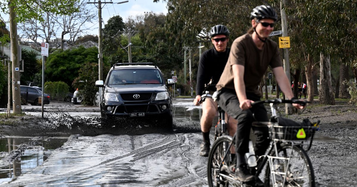„Wygląda jak wielkie jezioro” — australijskie miasta zostały dotknięte przez masowe powodzie