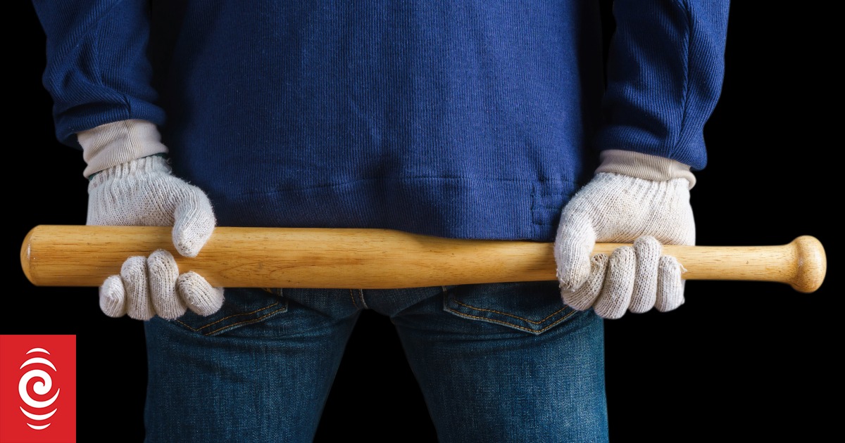 Robbers with baseball bat target two bars, KFC in Christchurch RNZ News