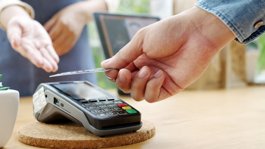 Data shows 430,000 New Zealanders behind in credit repayments in January | RNZ News