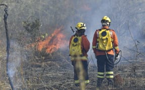 DF - Brasilia - 08/21/2019 - Fire in the Cerrado - Firefighters are seen this Tuesday, August 21, erasing incendo in the Cerrado near the UNB.