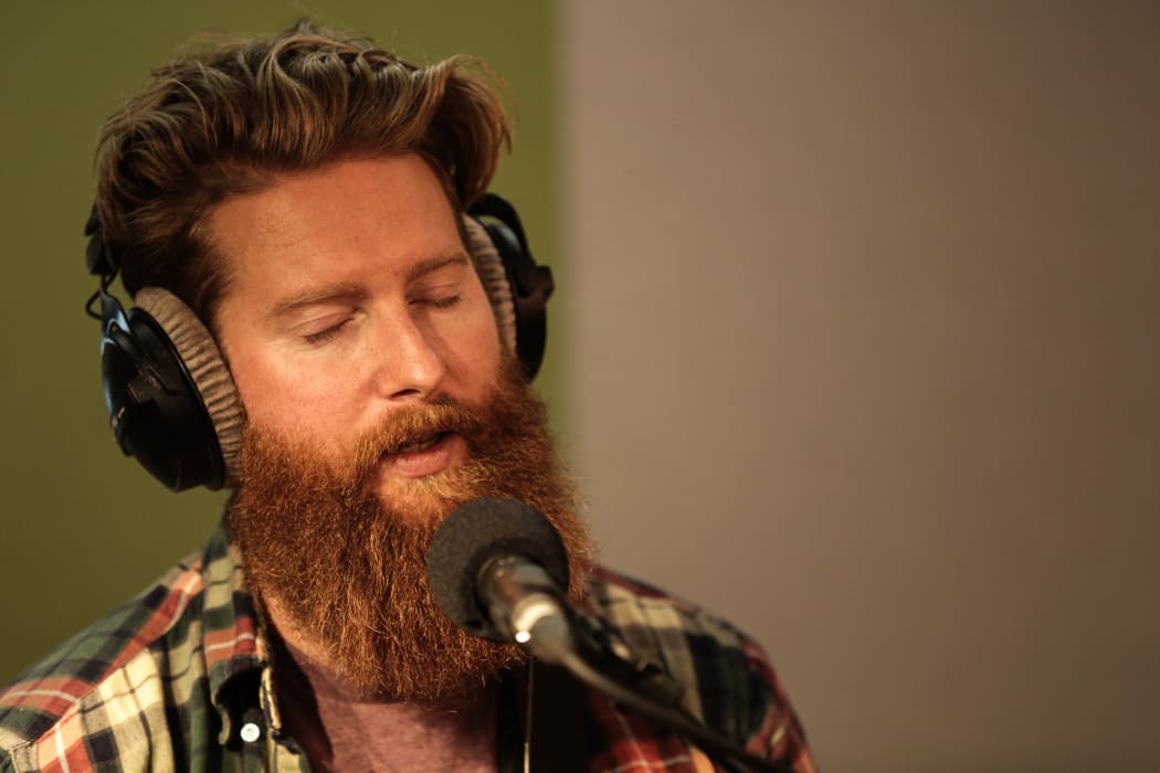 Tom Cunliffe performing on NZ Live in the RNZ Auckland studios