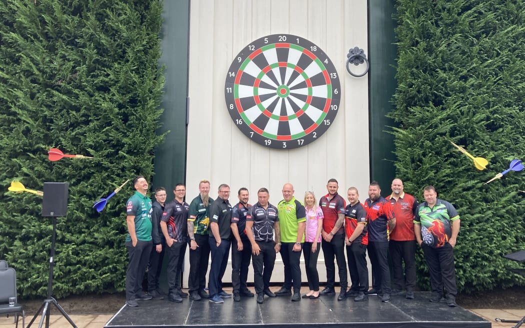 Sammenligning Klappe Bestil World's top darts players set to take flight in Hamilton | RNZ News