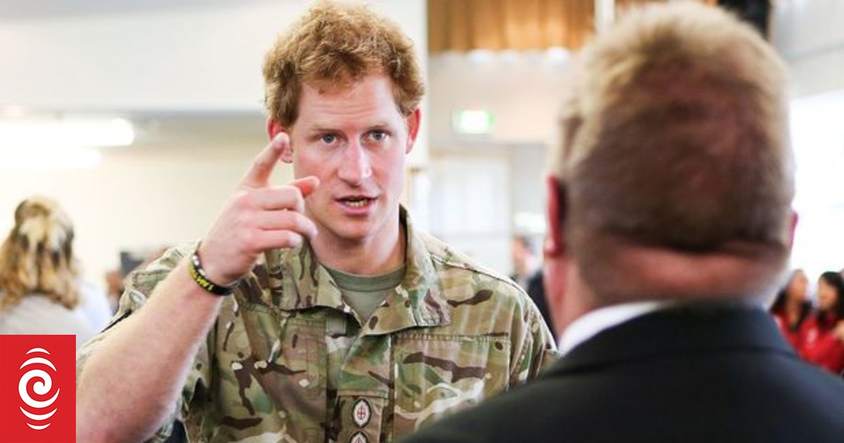 Harry zwrócił się przeciwko armii, mówi były dowódca