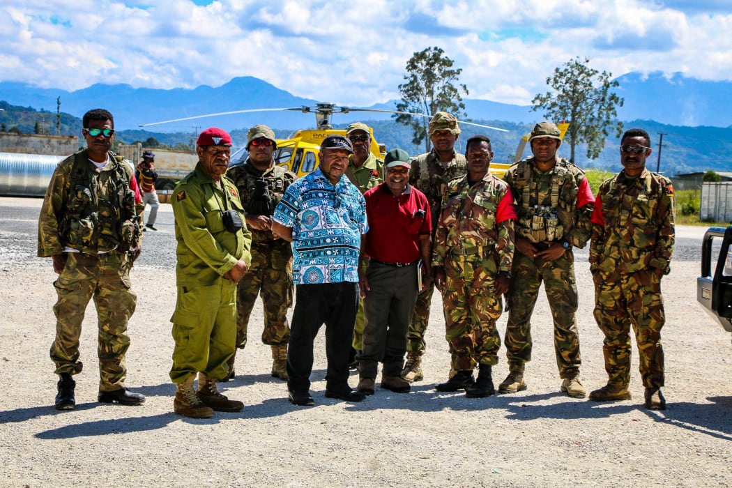 PNG Defence Force troops flank officials from Corrections, the Hela Provincial Administration and the national Earthquake Response Team, Tari, August 2018
