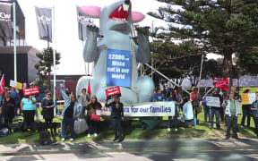 About 80 staff picketed the bank's Wellington head office.