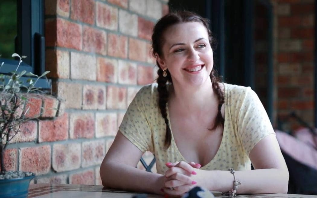 De Auckland-vrouw Antonina Ovchinnikova heeft haar Telegram-aanhang gebruikt om tienduizenden dollars in te zamelen voor Russische vrijwilligerseenheden die momenteel illegaal Oekraïne binnenvallen.