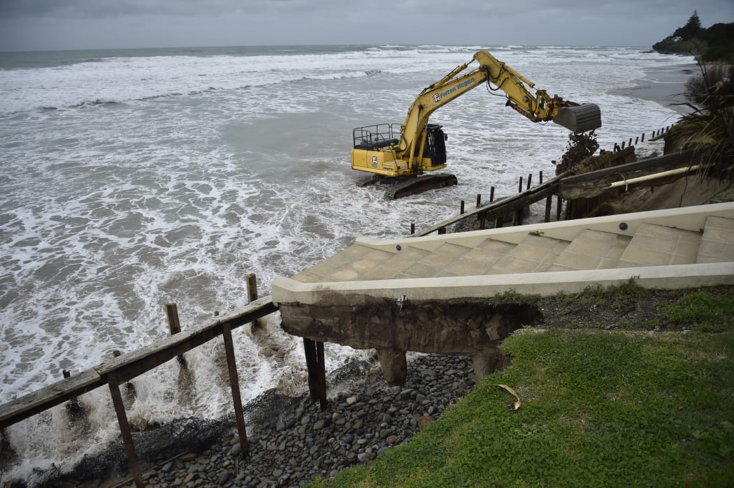 Beachfront residents left in the dark over erosion plan RNZ News