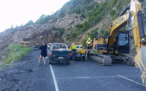 NZ Farming volunteers help clear roads.