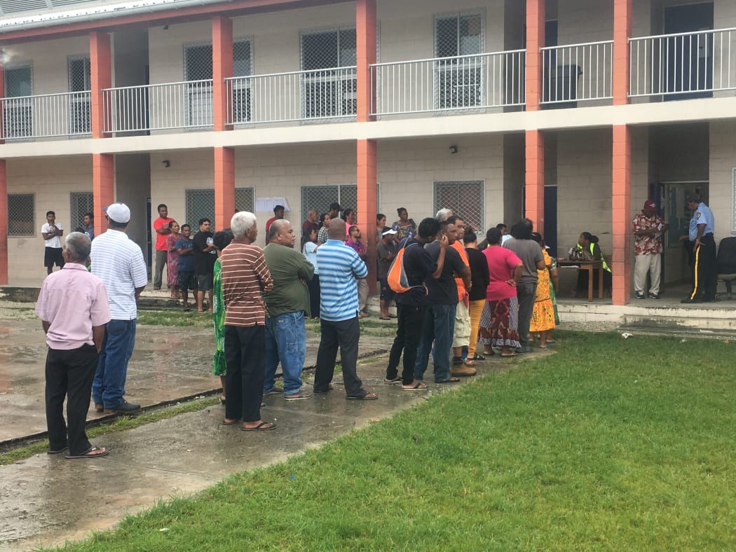 Marshall Islands voters queuiing to vote on Namu Atoll