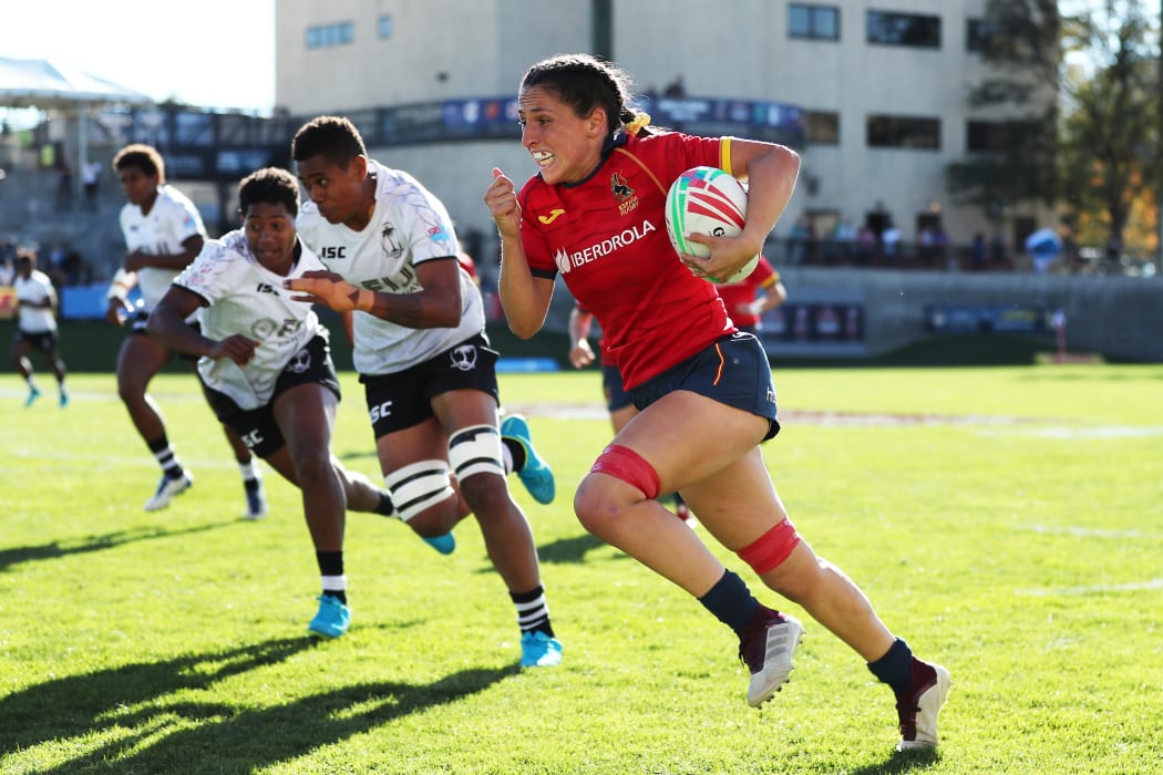 Spain's Amaia Erbina races away from the Fiji defence during the Challenge Trophy final.