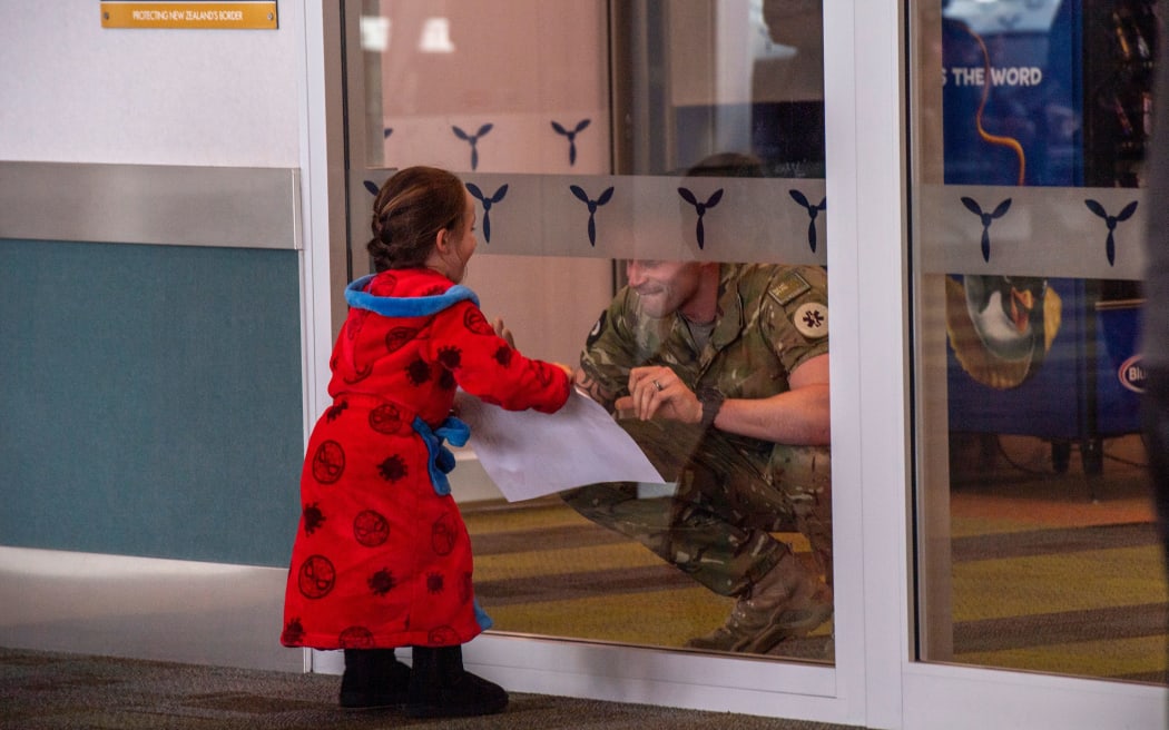 A little girl greets a NZ soldier waiting to clear Customs at Ōhakea air base on his return from the UK on 11 December 2022.
