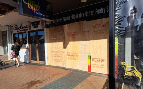 Ram raid at Takapuna vape shop as businesses struggle to get bollards installed