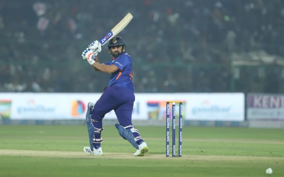 Rohit Sharma (kapitein) Bats India.